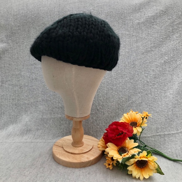 NWOT - Deep Black Thick Knit Beret - Picture 5 of 10
